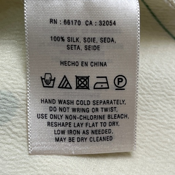 HD in Paris Anthropologie Silk Cream Print Top Size 00 Flutter Sleeve Scoop Neck - Picture 6 of 7